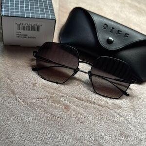 DIFF Harlowe Black Square Sunglasses
